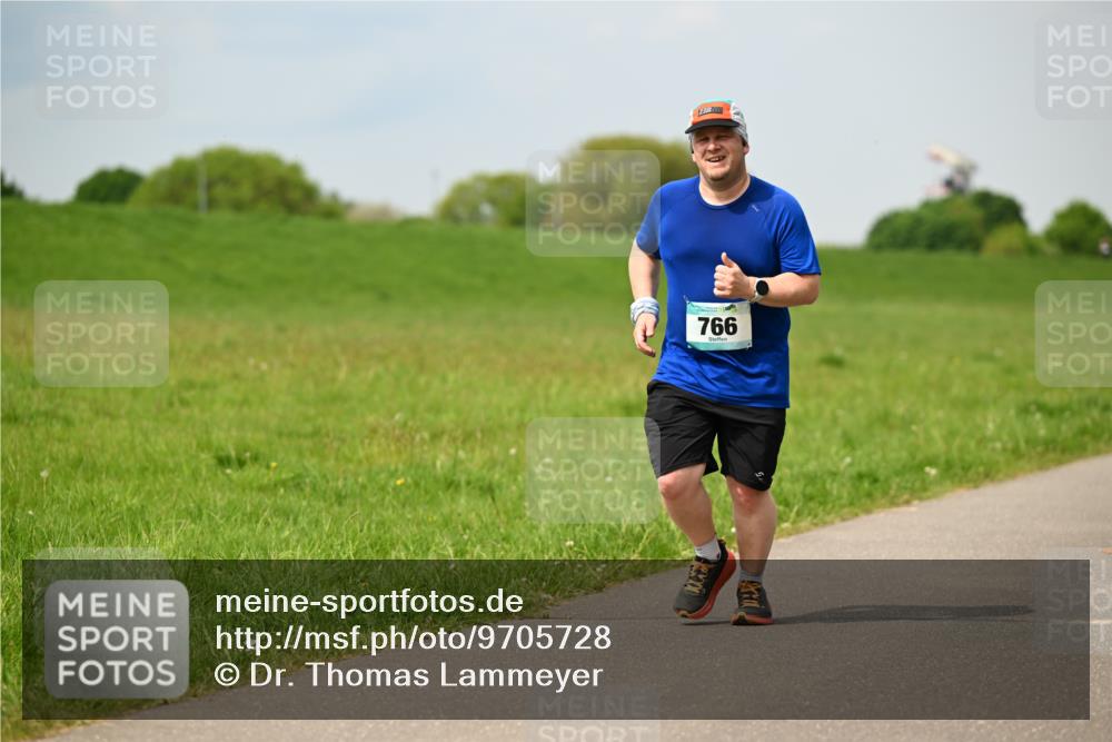 10.05.2026 - 8. Wedeler Halbmarathon Dr. Thomas Lammeyer http://msf.ph/oto/9705728 10.05.2026 11:55:27 Laufen 106, 766 meine-sportfotos.de