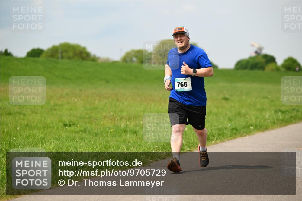 10.05.2026 - 8. Wedeler Halbmarathon Dr. Thomas Lammeyer http://msf.ph/oto/9705729 10.05.2026 11:55:27 Laufen 766 meine-sportfotos.de
