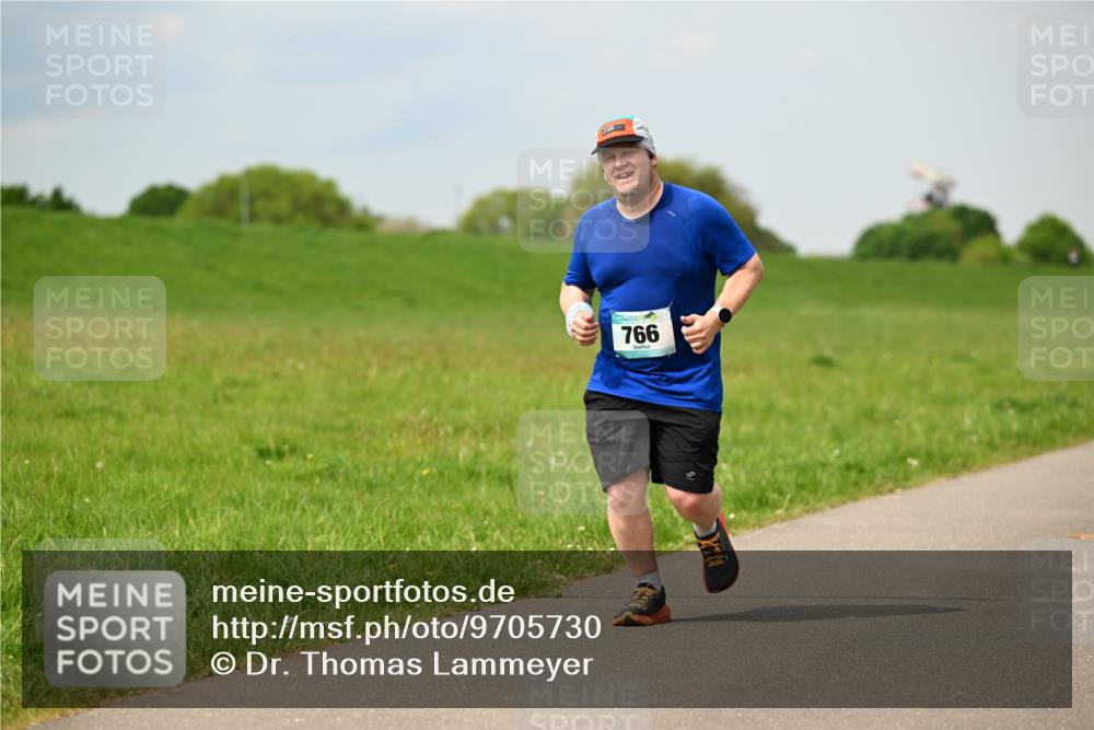 10.05.2026 - 8. Wedeler Halbmarathon Dr. Thomas Lammeyer http://msf.ph/oto/9705730 10.05.2026 11:55:27 Laufen 766 meine-sportfotos.de