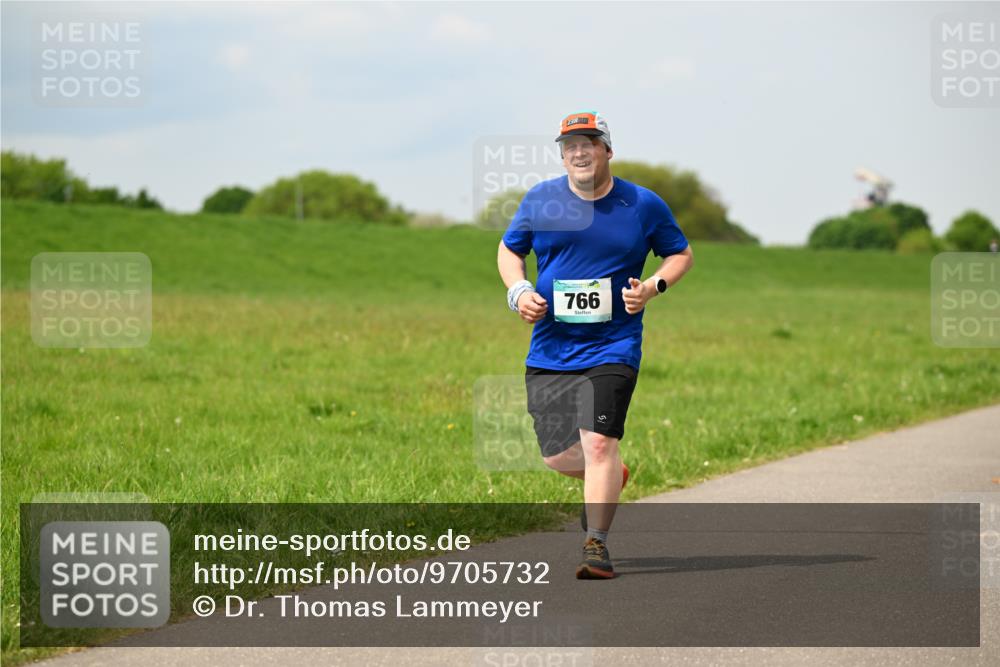 10.05.2026 - 8. Wedeler Halbmarathon Dr. Thomas Lammeyer http://msf.ph/oto/9705732 10.05.2026 11:55:27 Laufen 766 meine-sportfotos.de