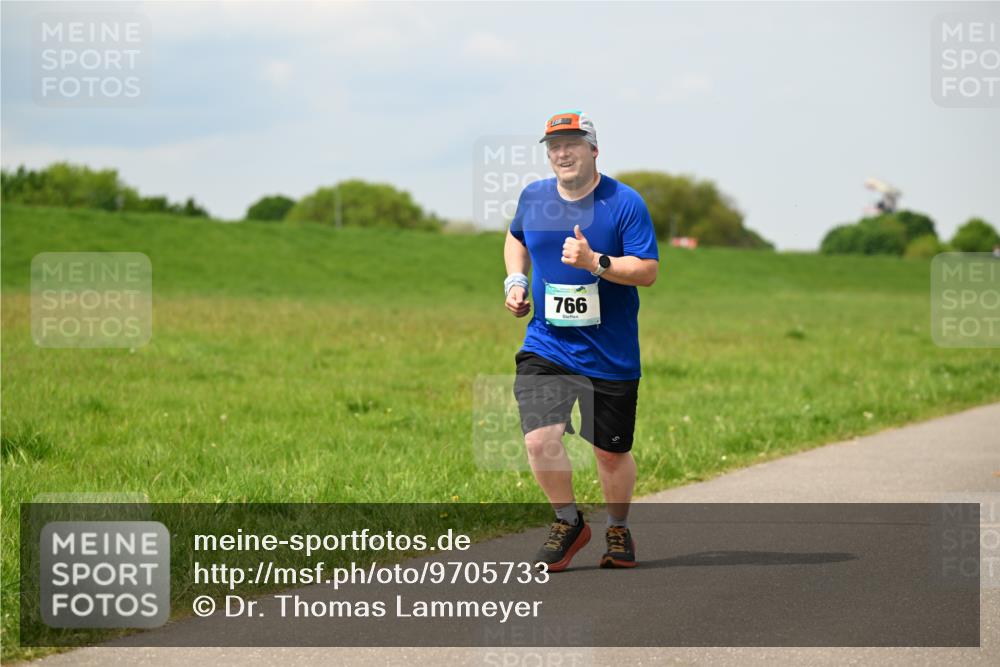 10.05.2026 - 8. Wedeler Halbmarathon Dr. Thomas Lammeyer http://msf.ph/oto/9705733 10.05.2026 11:55:27 Laufen 766 meine-sportfotos.de
