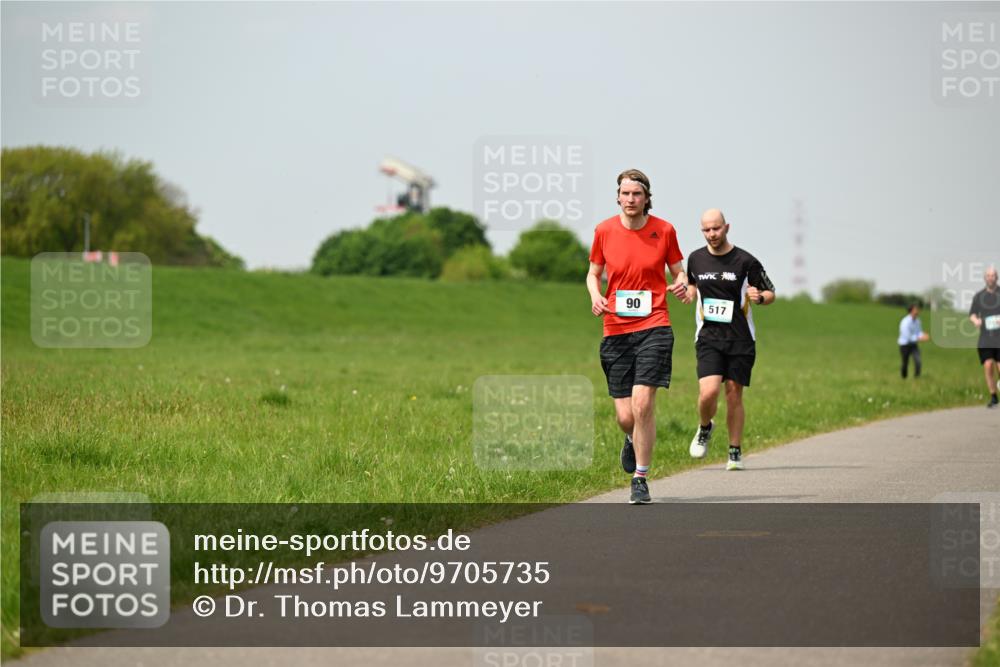 10.05.2026 - 8. Wedeler Halbmarathon Dr. Thomas Lammeyer http://msf.ph/oto/9705735 10.05.2026 11:55:40 Laufen 517 meine-sportfotos.de