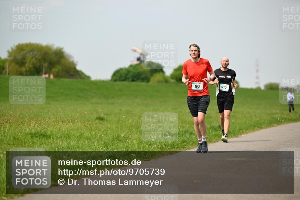 10.05.2026 - 8. Wedeler Halbmarathon Dr. Thomas Lammeyer http://msf.ph/oto/9705739 10.05.2026 11:55:40 Laufen 517 meine-sportfotos.de