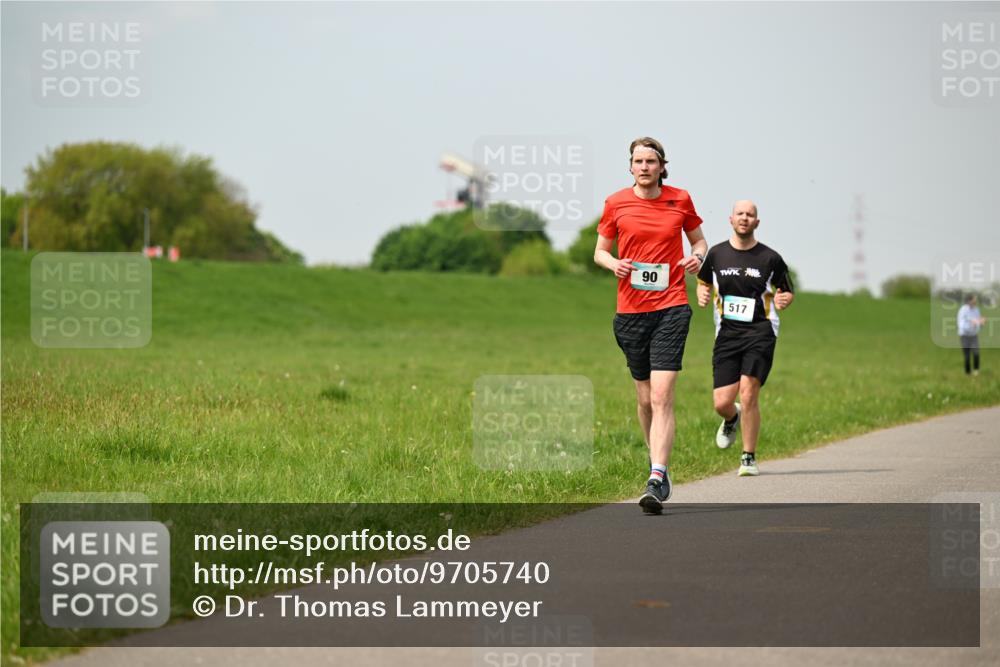 10.05.2026 - 8. Wedeler Halbmarathon Dr. Thomas Lammeyer http://msf.ph/oto/9705740 10.05.2026 11:55:40 Laufen 517 meine-sportfotos.de