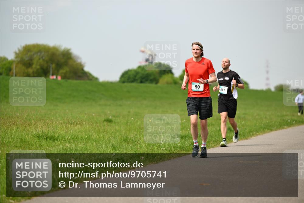 10.05.2026 - 8. Wedeler Halbmarathon Dr. Thomas Lammeyer http://msf.ph/oto/9705741 10.05.2026 11:55:41 Laufen 517 meine-sportfotos.de