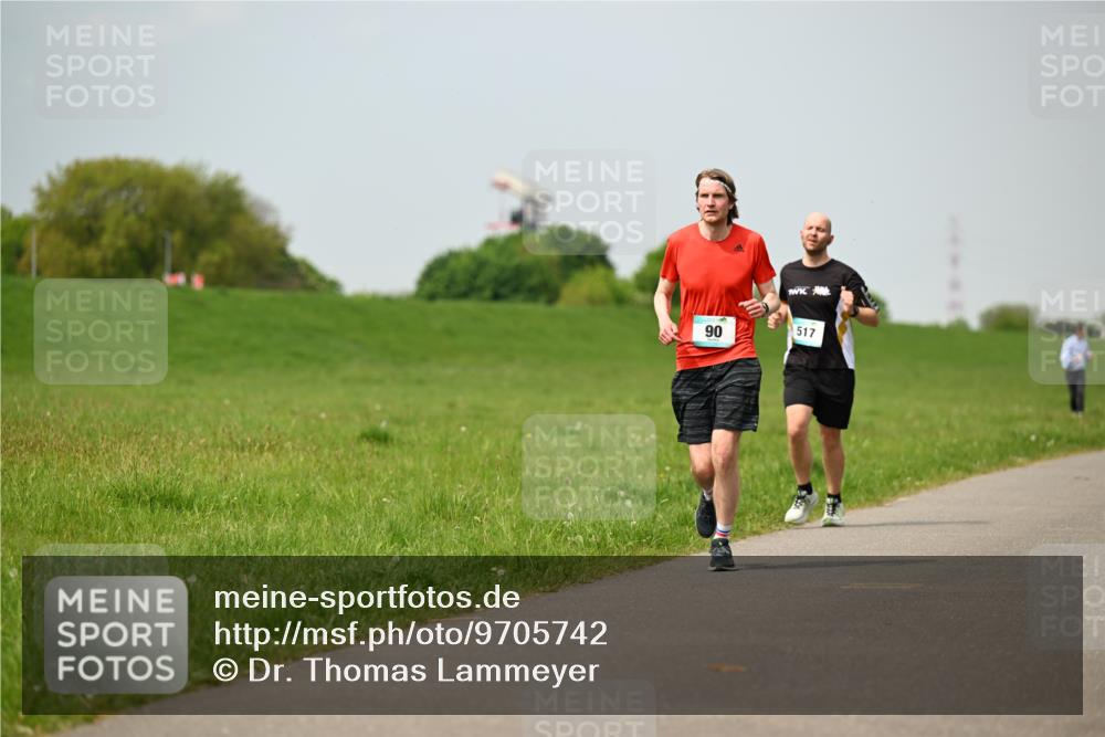 10.05.2026 - 8. Wedeler Halbmarathon Dr. Thomas Lammeyer http://msf.ph/oto/9705742 10.05.2026 11:55:40 Laufen 517 meine-sportfotos.de