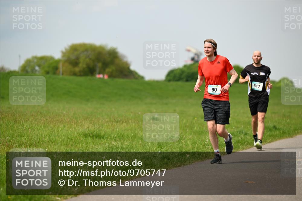 10.05.2026 - 8. Wedeler Halbmarathon Dr. Thomas Lammeyer http://msf.ph/oto/9705747 10.05.2026 11:55:42 Laufen 517 meine-sportfotos.de