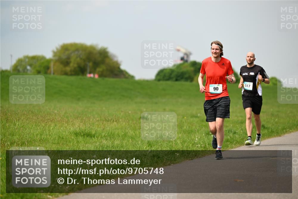 10.05.2026 - 8. Wedeler Halbmarathon Dr. Thomas Lammeyer http://msf.ph/oto/9705748 10.05.2026 11:55:41 Laufen 517 meine-sportfotos.de