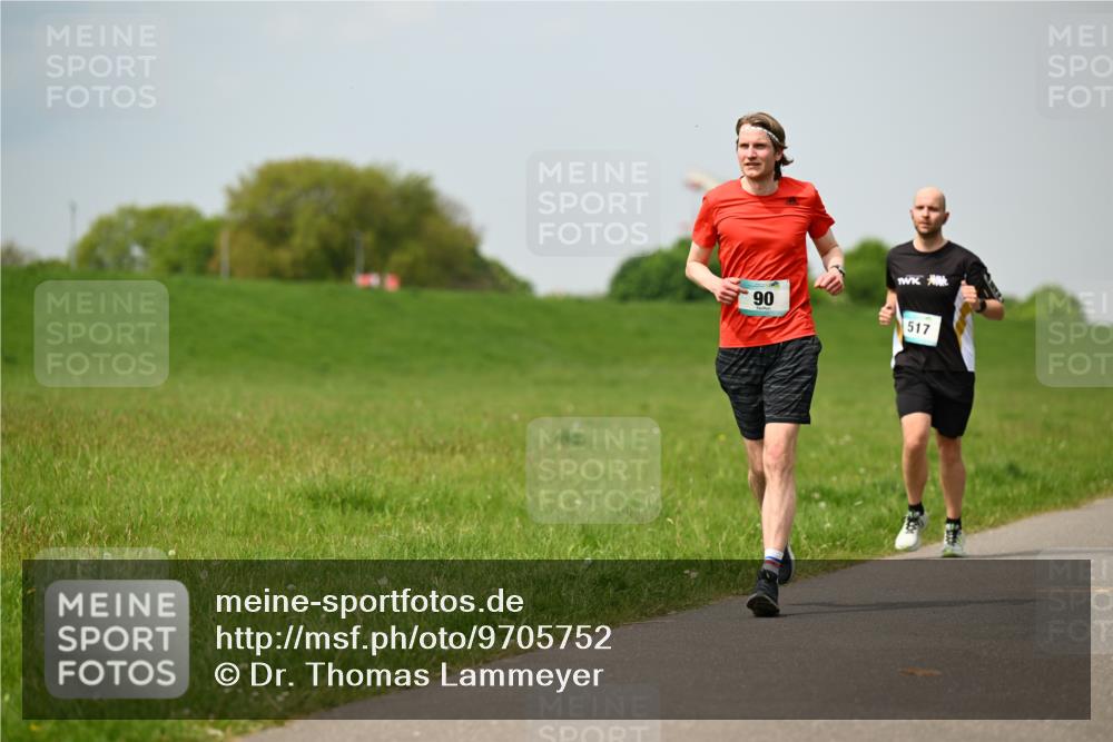 10.05.2026 - 8. Wedeler Halbmarathon Dr. Thomas Lammeyer http://msf.ph/oto/9705752 10.05.2026 11:55:42 Laufen 517 meine-sportfotos.de