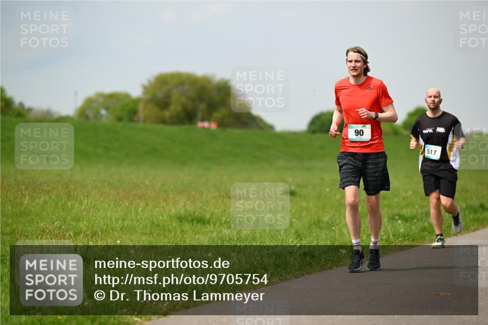 10.05.2026 - 8. Wedeler Halbmarathon Dr. Thomas Lammeyer http://msf.ph/oto/9705754 10.05.2026 11:55:42 Laufen 517 meine-sportfotos.de