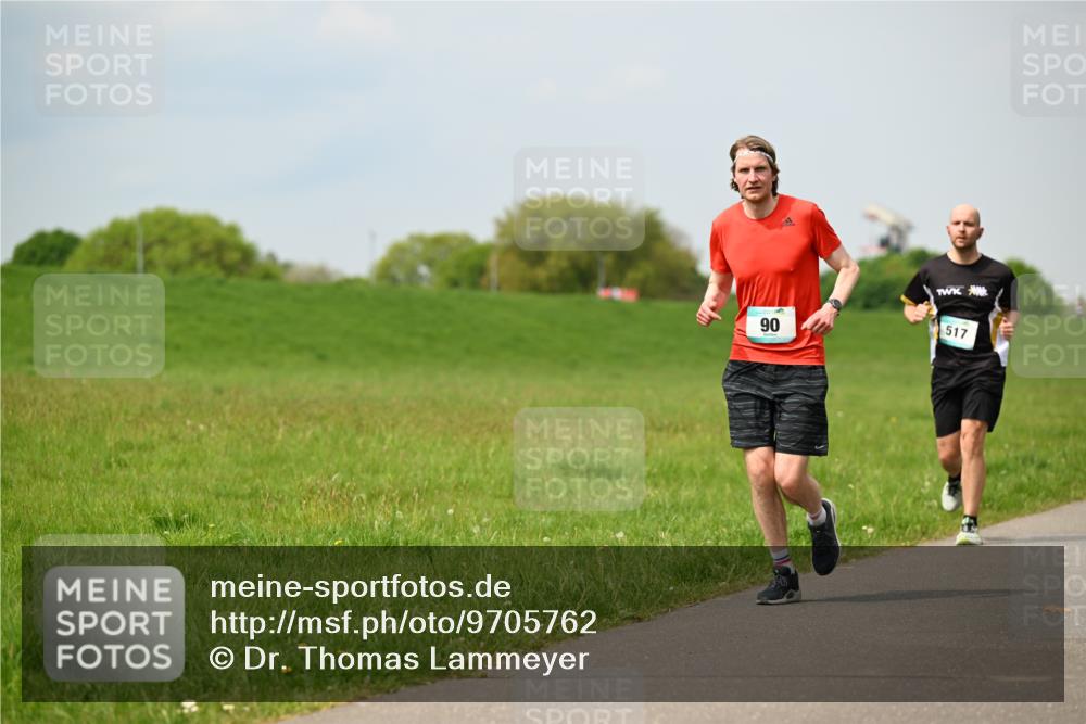 10.05.2026 - 8. Wedeler Halbmarathon Dr. Thomas Lammeyer http://msf.ph/oto/9705762 10.05.2026 11:55:43 Laufen 517 meine-sportfotos.de