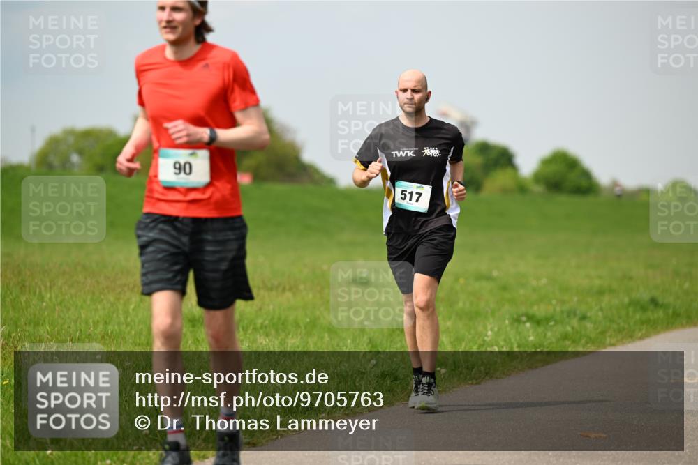 10.05.2026 - 8. Wedeler Halbmarathon Dr. Thomas Lammeyer http://msf.ph/oto/9705763 10.05.2026 11:55:45 Laufen 517 meine-sportfotos.de