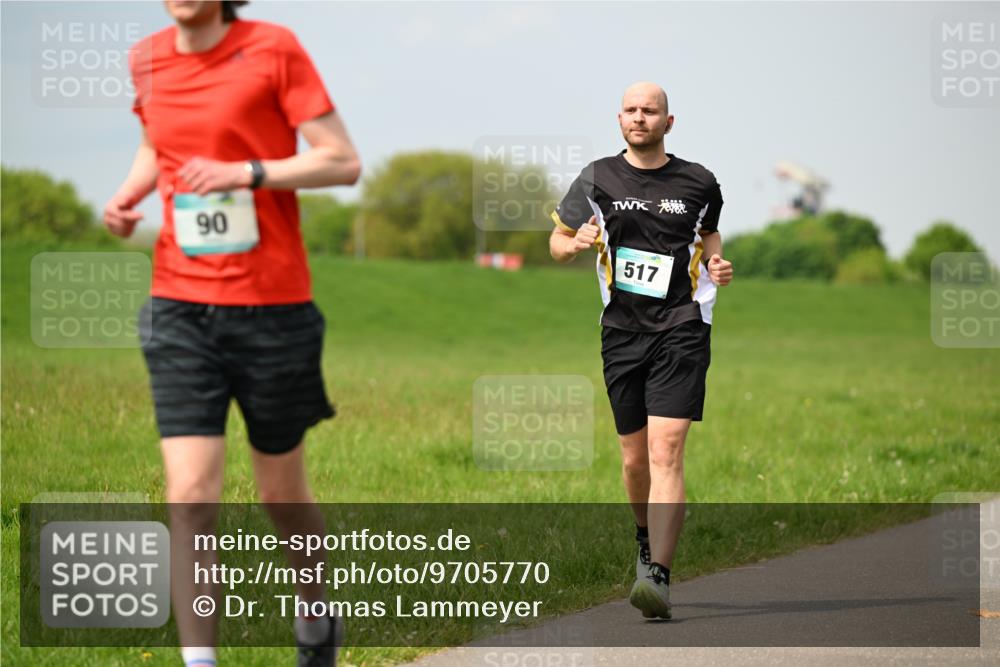 10.05.2026 - 8. Wedeler Halbmarathon Dr. Thomas Lammeyer http://msf.ph/oto/9705770 10.05.2026 11:55:45 Laufen 517 meine-sportfotos.de