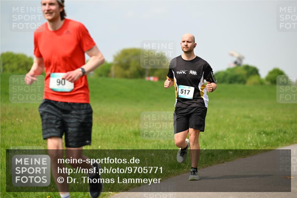 10.05.2026 - 8. Wedeler Halbmarathon Dr. Thomas Lammeyer http://msf.ph/oto/9705771 10.05.2026 11:55:46 Laufen 517 meine-sportfotos.de