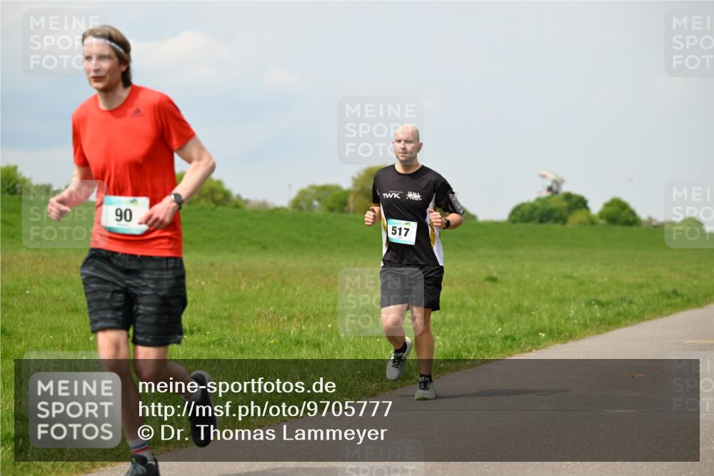 10.05.2026 - 8. Wedeler Halbmarathon Dr. Thomas Lammeyer http://msf.ph/oto/9705777 10.05.2026 11:55:46 Laufen 517 meine-sportfotos.de
