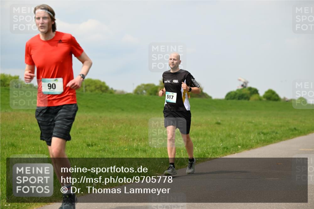 10.05.2026 - 8. Wedeler Halbmarathon Dr. Thomas Lammeyer http://msf.ph/oto/9705778 10.05.2026 11:55:47 Laufen 517 meine-sportfotos.de
