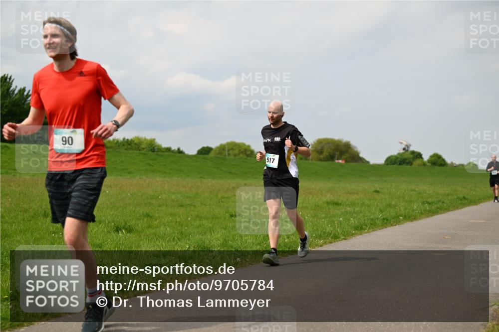 10.05.2026 - 8. Wedeler Halbmarathon Dr. Thomas Lammeyer http://msf.ph/oto/9705784 10.05.2026 11:55:47 Laufen 517 meine-sportfotos.de