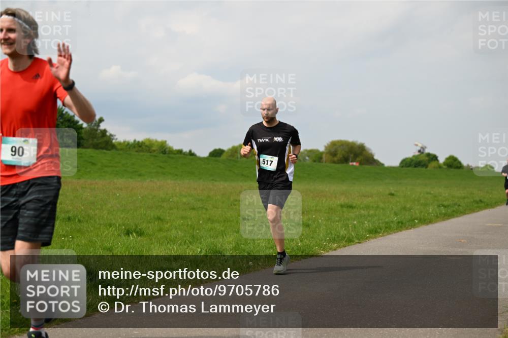 10.05.2026 - 8. Wedeler Halbmarathon Dr. Thomas Lammeyer http://msf.ph/oto/9705786 10.05.2026 11:55:48 Laufen 517 meine-sportfotos.de