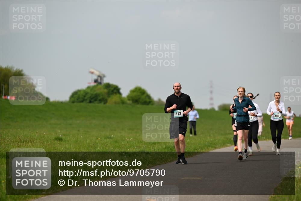 10.05.2026 - 8. Wedeler Halbmarathon Dr. Thomas Lammeyer http://msf.ph/oto/9705790 10.05.2026 11:55:51 Laufen 313, 485 meine-sportfotos.de