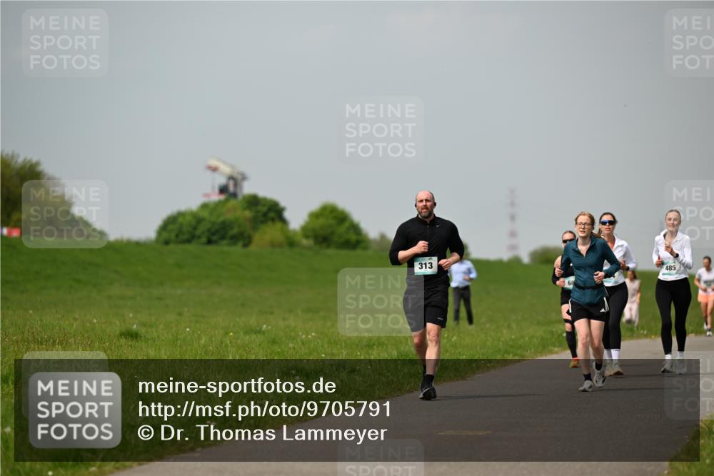 10.05.2026 - 8. Wedeler Halbmarathon Dr. Thomas Lammeyer http://msf.ph/oto/9705791 10.05.2026 11:55:51 Laufen 313, 485 meine-sportfotos.de