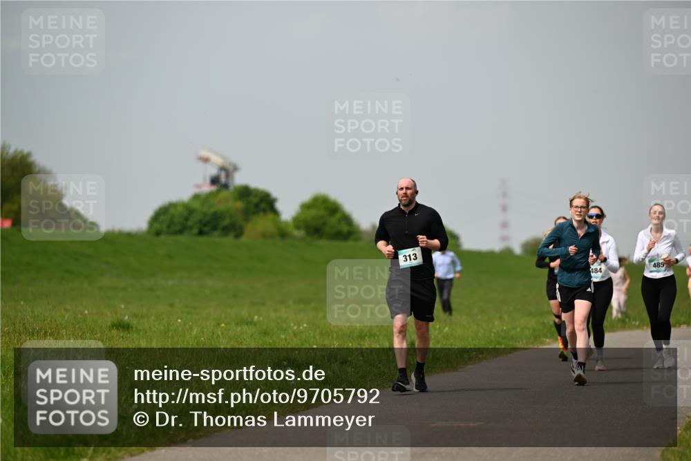 10.05.2026 - 8. Wedeler Halbmarathon Dr. Thomas Lammeyer http://msf.ph/oto/9705792 10.05.2026 11:55:51 Laufen 313, 484, 485 meine-sportfotos.de
