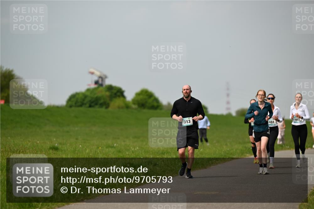 10.05.2026 - 8. Wedeler Halbmarathon Dr. Thomas Lammeyer http://msf.ph/oto/9705793 10.05.2026 11:55:51 Laufen 313, 484, 485 meine-sportfotos.de