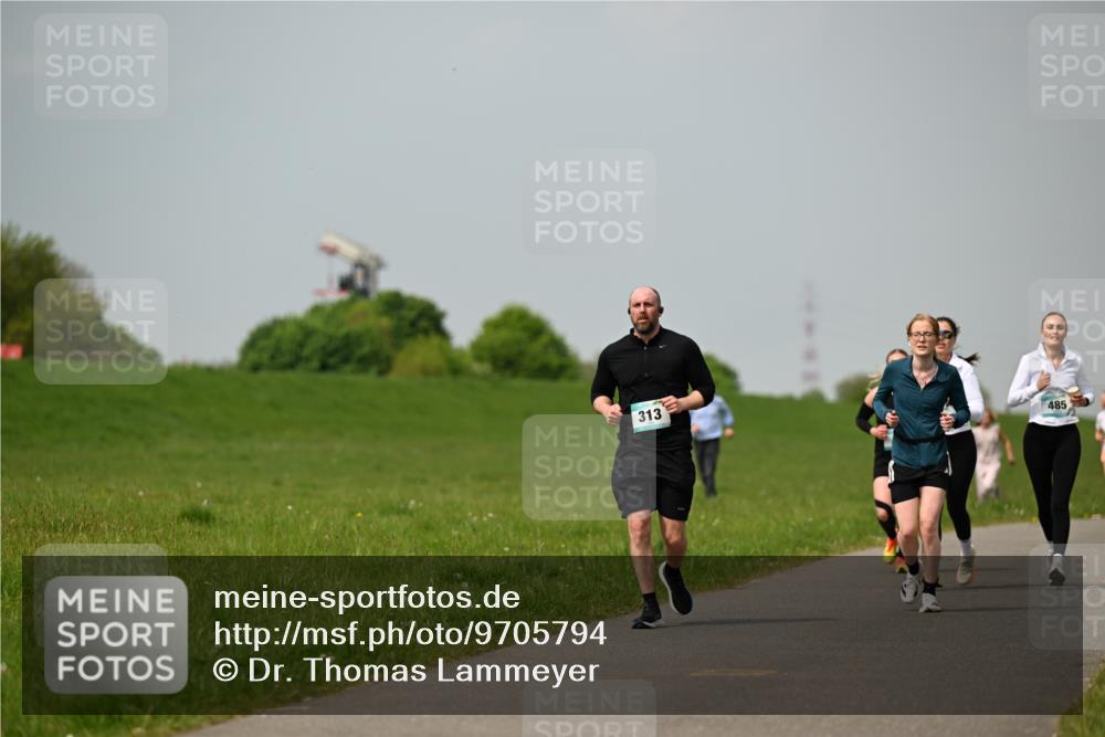 10.05.2026 - 8. Wedeler Halbmarathon Dr. Thomas Lammeyer http://msf.ph/oto/9705794 10.05.2026 11:55:51 Laufen 313, 485 meine-sportfotos.de