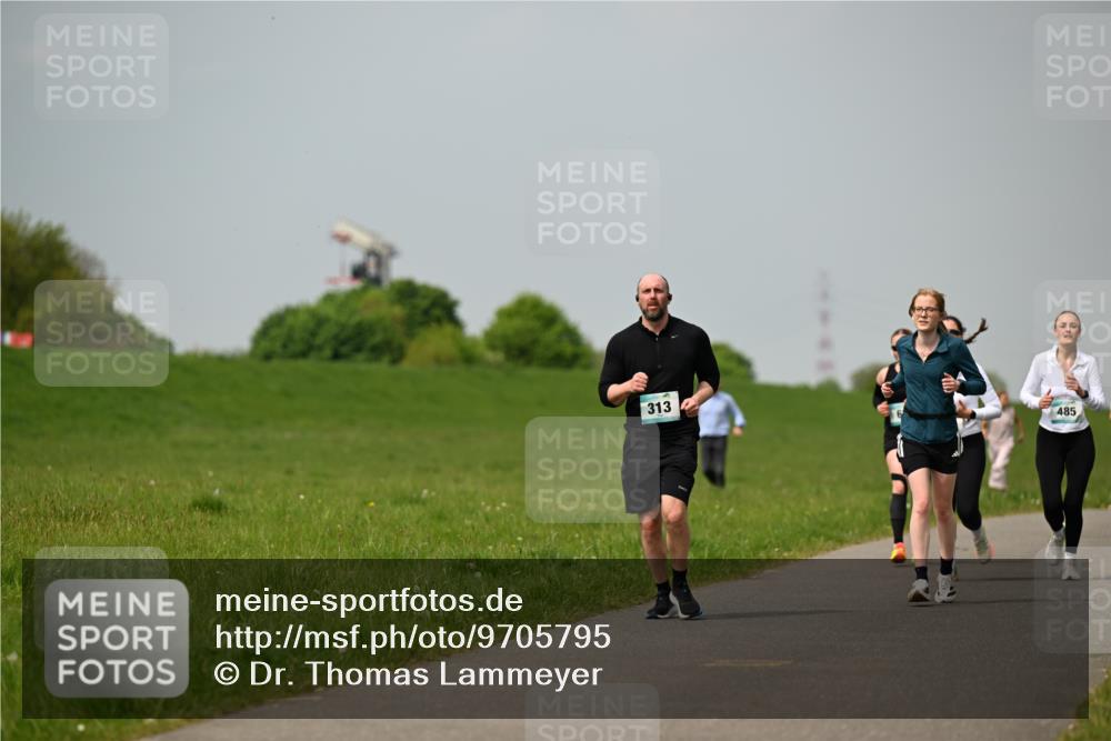 10.05.2026 - 8. Wedeler Halbmarathon Dr. Thomas Lammeyer http://msf.ph/oto/9705795 10.05.2026 11:55:51 Laufen 313, 485 meine-sportfotos.de