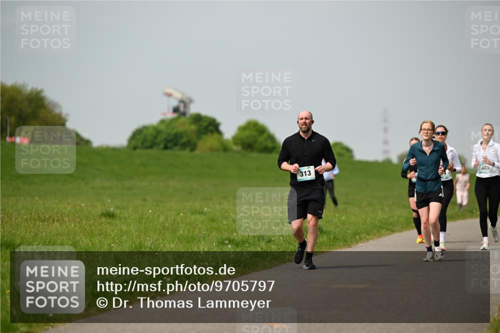 10.05.2026 - 8. Wedeler Halbmarathon Dr. Thomas Lammeyer http://msf.ph/oto/9705797 10.05.2026 11:55:52 Laufen 313, 485 meine-sportfotos.de
