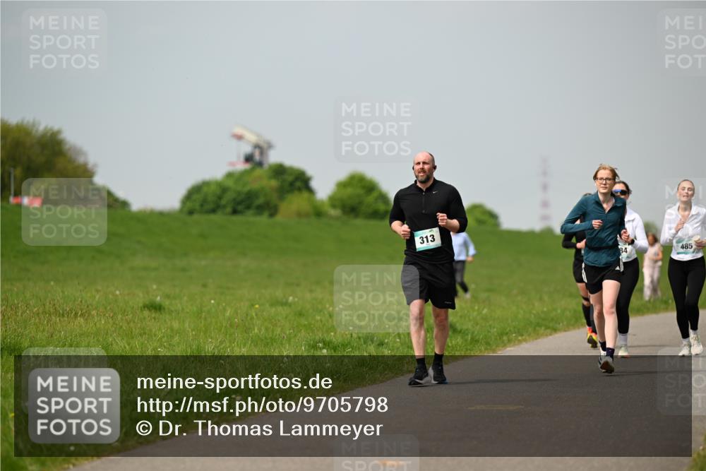 10.05.2026 - 8. Wedeler Halbmarathon Dr. Thomas Lammeyer http://msf.ph/oto/9705798 10.05.2026 11:55:52 Laufen 313, 485 meine-sportfotos.de