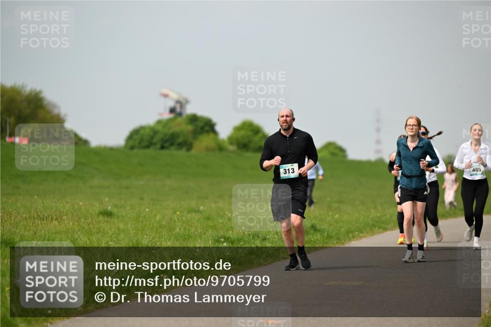 10.05.2026 - 8. Wedeler Halbmarathon Dr. Thomas Lammeyer http://msf.ph/oto/9705799 10.05.2026 11:55:52 Laufen 313, 485 meine-sportfotos.de