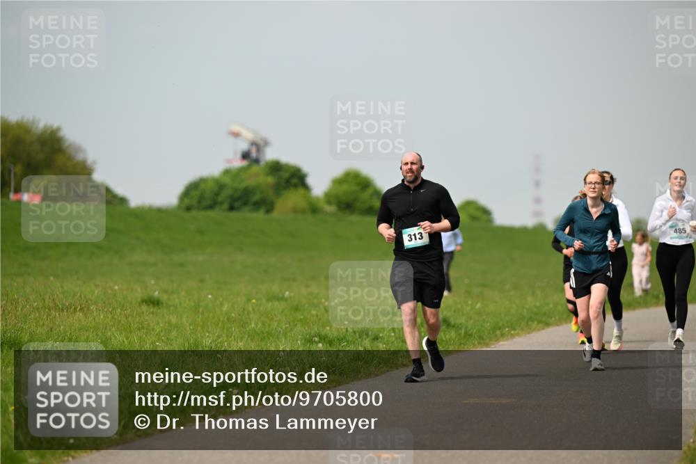 10.05.2026 - 8. Wedeler Halbmarathon Dr. Thomas Lammeyer http://msf.ph/oto/9705800 10.05.2026 11:55:52 Laufen 313, 485 meine-sportfotos.de