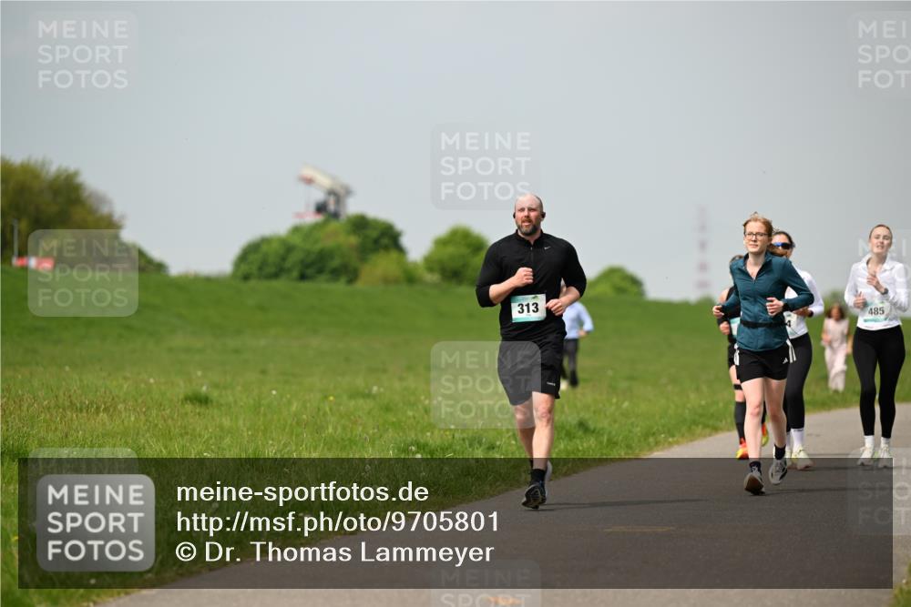 10.05.2026 - 8. Wedeler Halbmarathon Dr. Thomas Lammeyer http://msf.ph/oto/9705801 10.05.2026 11:55:52 Laufen 313, 485 meine-sportfotos.de