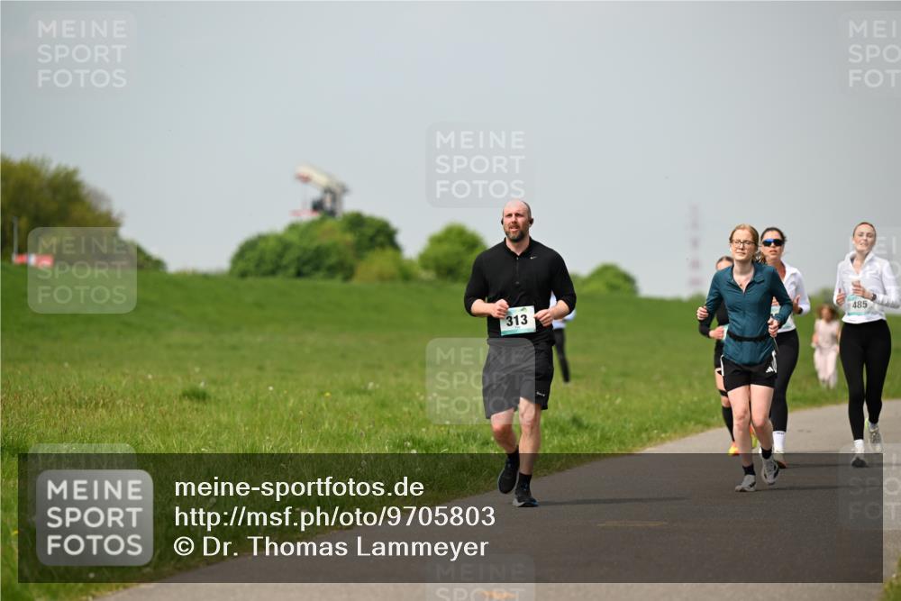 10.05.2026 - 8. Wedeler Halbmarathon Dr. Thomas Lammeyer http://msf.ph/oto/9705803 10.05.2026 11:55:52 Laufen 313, 485 meine-sportfotos.de