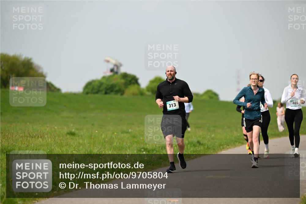10.05.2026 - 8. Wedeler Halbmarathon Dr. Thomas Lammeyer http://msf.ph/oto/9705804 10.05.2026 11:55:53 Laufen 313, 485 meine-sportfotos.de