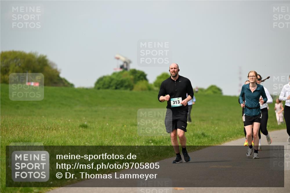 10.05.2026 - 8. Wedeler Halbmarathon Dr. Thomas Lammeyer http://msf.ph/oto/9705805 10.05.2026 11:55:53 Laufen 313 meine-sportfotos.de