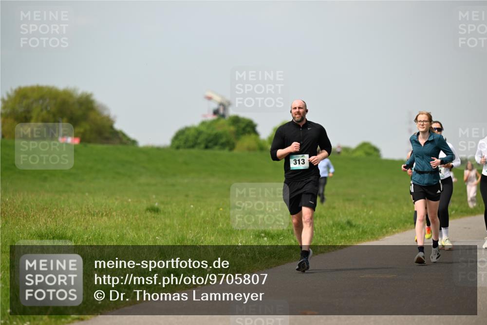 10.05.2026 - 8. Wedeler Halbmarathon Dr. Thomas Lammeyer http://msf.ph/oto/9705807 10.05.2026 11:55:53 Laufen 313 meine-sportfotos.de