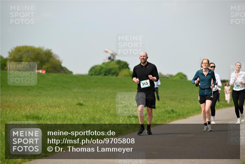 10.05.2026 - 8. Wedeler Halbmarathon Dr. Thomas Lammeyer http://msf.ph/oto/9705808 10.05.2026 11:55:53 Laufen 313, 485 meine-sportfotos.de