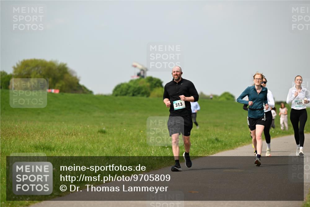 10.05.2026 - 8. Wedeler Halbmarathon Dr. Thomas Lammeyer http://msf.ph/oto/9705809 10.05.2026 11:55:53 Laufen 313, 485 meine-sportfotos.de