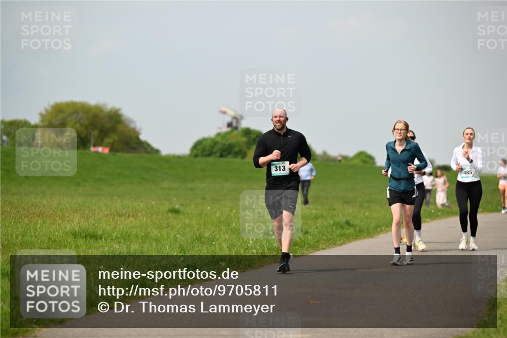10.05.2026 - 8. Wedeler Halbmarathon Dr. Thomas Lammeyer http://msf.ph/oto/9705811 10.05.2026 11:55:53 Laufen 313, 485 meine-sportfotos.de