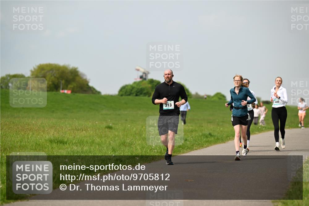 10.05.2026 - 8. Wedeler Halbmarathon Dr. Thomas Lammeyer http://msf.ph/oto/9705812 10.05.2026 11:55:54 Laufen 313, 485 meine-sportfotos.de