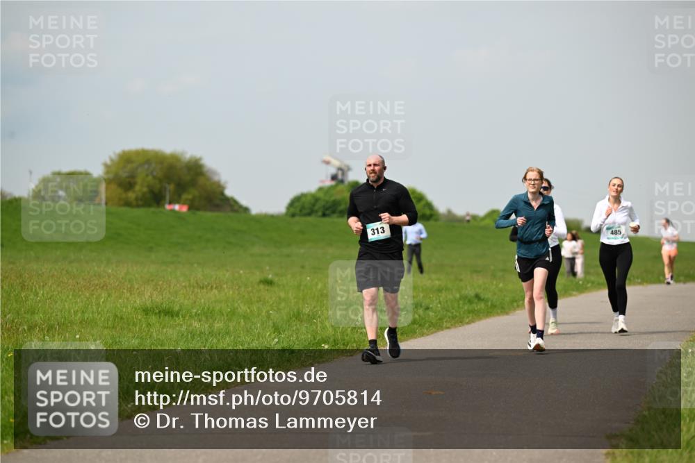 10.05.2026 - 8. Wedeler Halbmarathon Dr. Thomas Lammeyer http://msf.ph/oto/9705814 10.05.2026 11:55:54 Laufen 313, 485 meine-sportfotos.de