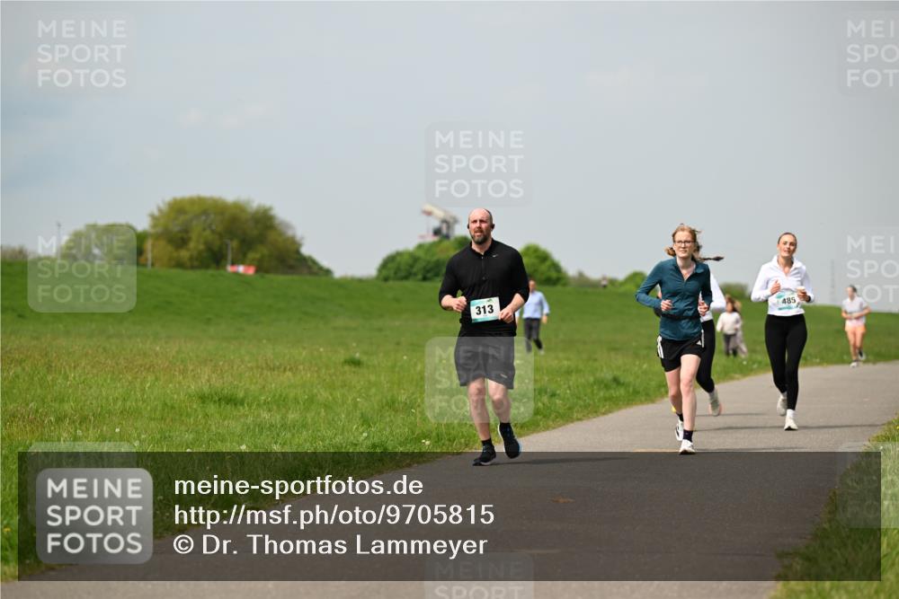 10.05.2026 - 8. Wedeler Halbmarathon Dr. Thomas Lammeyer http://msf.ph/oto/9705815 10.05.2026 11:55:54 Laufen 313, 485 meine-sportfotos.de