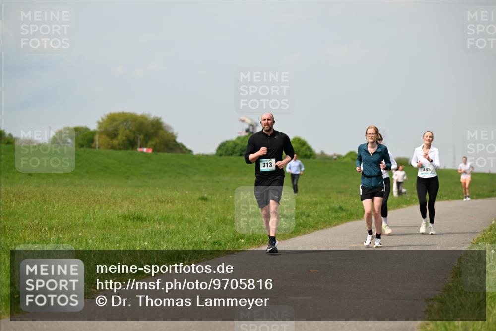 10.05.2026 - 8. Wedeler Halbmarathon Dr. Thomas Lammeyer http://msf.ph/oto/9705816 10.05.2026 11:55:54 Laufen 313, 485 meine-sportfotos.de