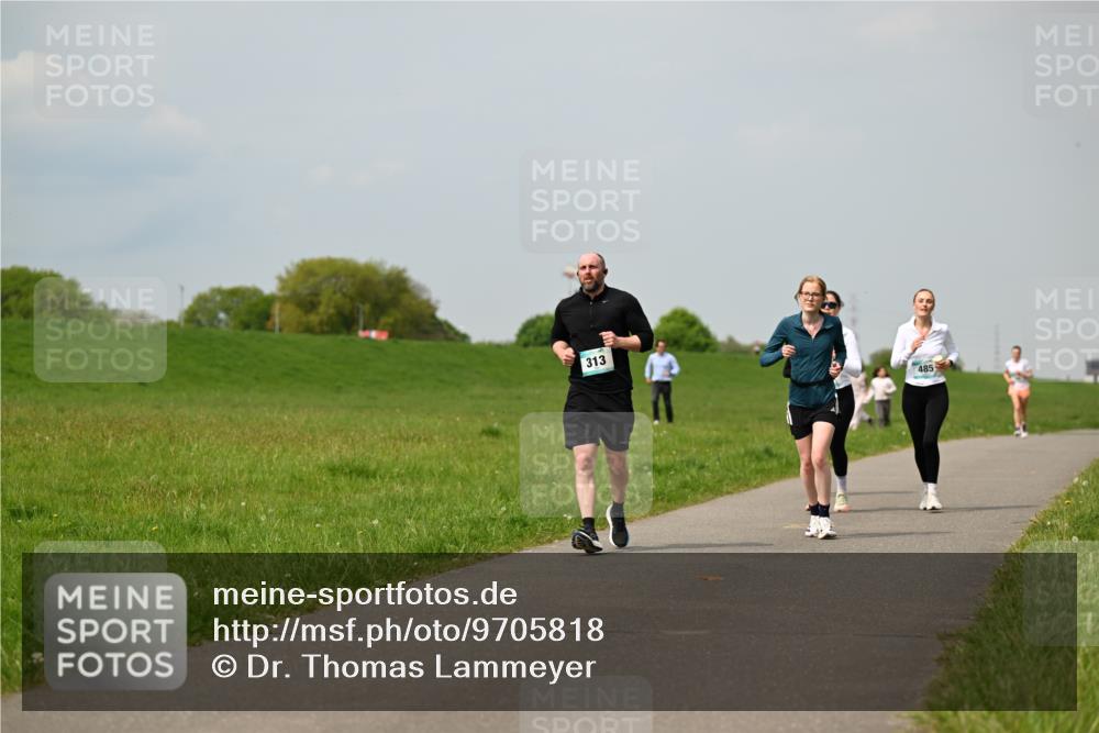 10.05.2026 - 8. Wedeler Halbmarathon Dr. Thomas Lammeyer http://msf.ph/oto/9705818 10.05.2026 11:55:55 Laufen 313, 485 meine-sportfotos.de