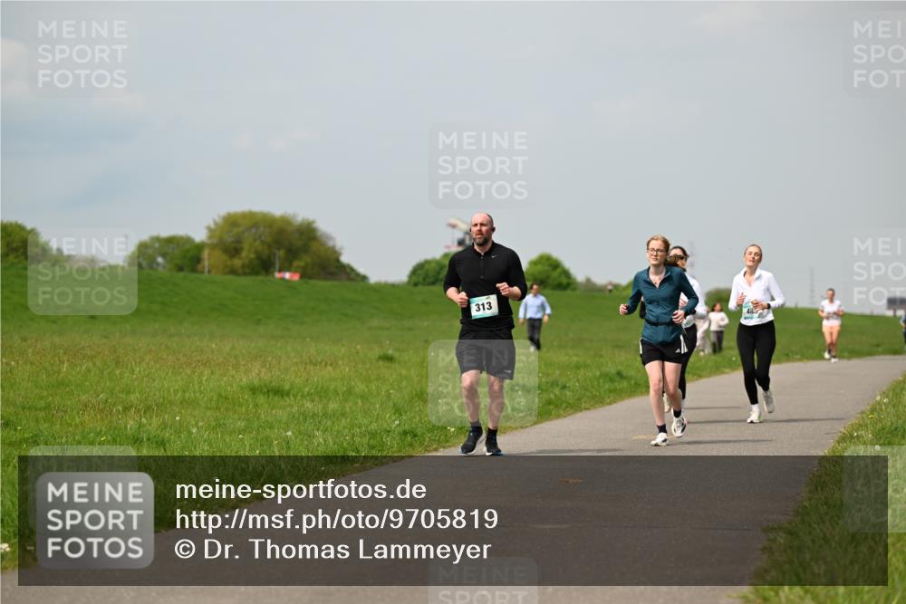 10.05.2026 - 8. Wedeler Halbmarathon Dr. Thomas Lammeyer http://msf.ph/oto/9705819 10.05.2026 11:55:54 Laufen 313, 485 meine-sportfotos.de