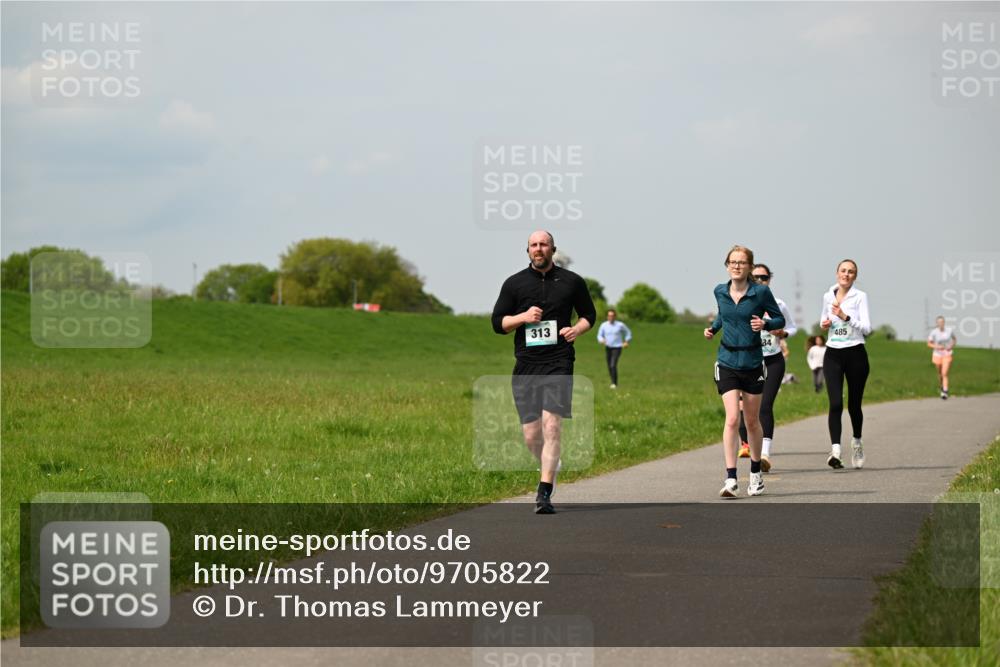 10.05.2026 - 8. Wedeler Halbmarathon Dr. Thomas Lammeyer http://msf.ph/oto/9705822 10.05.2026 11:55:55 Laufen 313, 485 meine-sportfotos.de