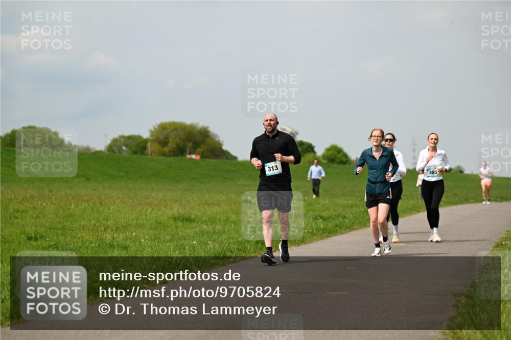 10.05.2026 - 8. Wedeler Halbmarathon Dr. Thomas Lammeyer http://msf.ph/oto/9705824 10.05.2026 11:55:55 Laufen 313, 485 meine-sportfotos.de