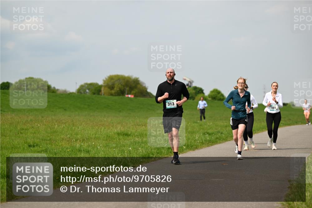 10.05.2026 - 8. Wedeler Halbmarathon Dr. Thomas Lammeyer http://msf.ph/oto/9705826 10.05.2026 11:55:55 Laufen 313, 485 meine-sportfotos.de