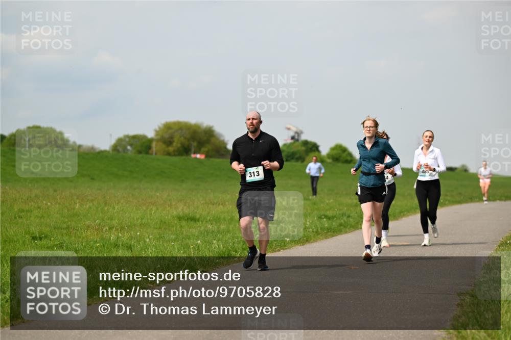 10.05.2026 - 8. Wedeler Halbmarathon Dr. Thomas Lammeyer http://msf.ph/oto/9705828 10.05.2026 11:55:56 Laufen 313, 485 meine-sportfotos.de